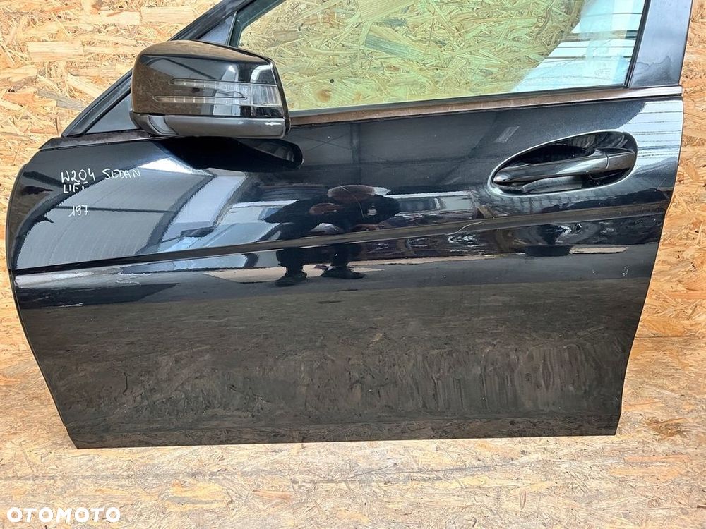 Drzwi PRZEDNIE LEWE lewy przód MERCEDES W204 LIFT Lakier: 197 Lusterko