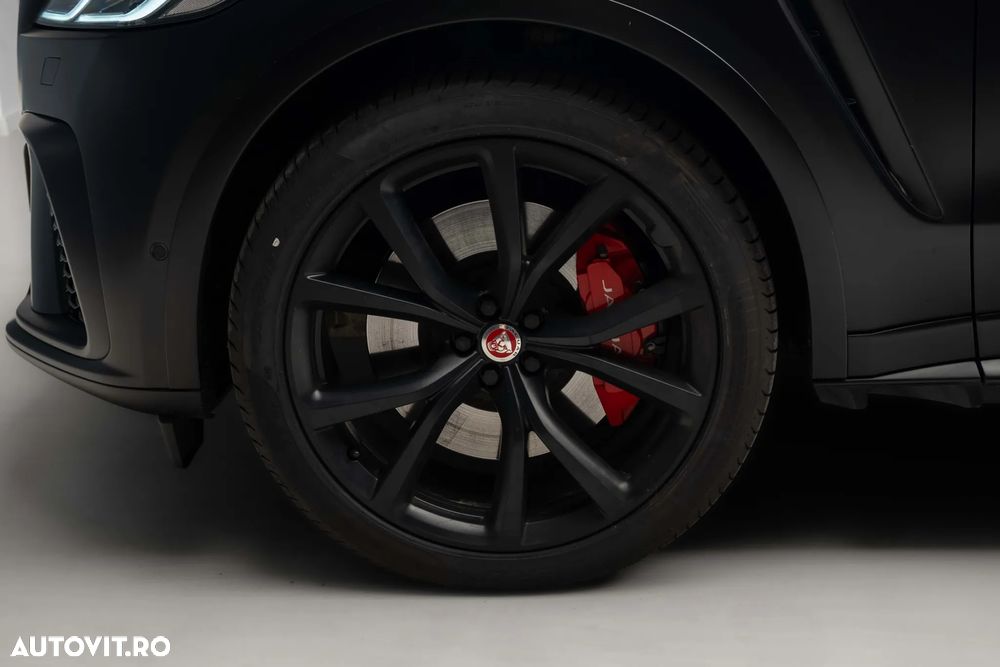 Jaguar F-Pace P550 AWD SVR - 11