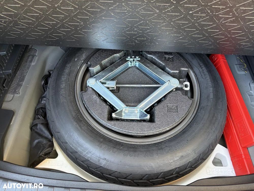 Toyota RAV4 2.5 VVT-iE 4x4 Luxury - 32
