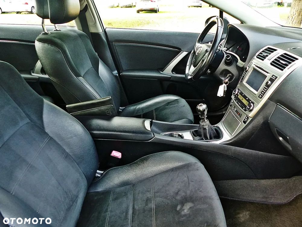 Toyota Avensis 1.8 Premium - 26