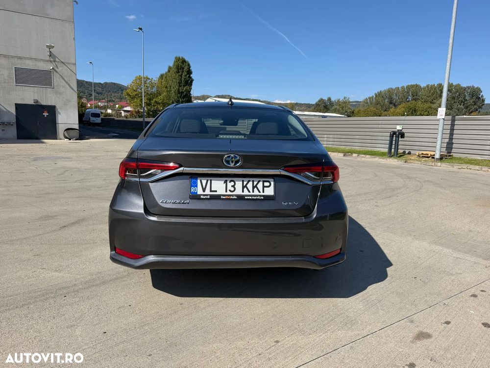 Toyota Corolla 1.8 HSD Business - 11