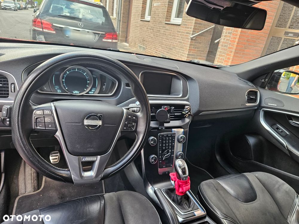 Volvo V40 D2 R Design - 4
