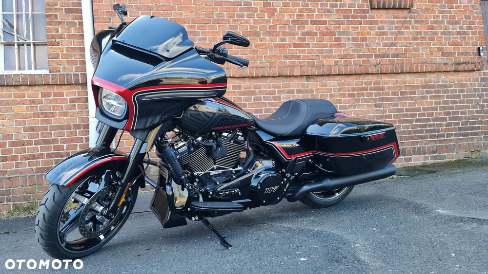Harley-Davidson Touring Street Glide - 11