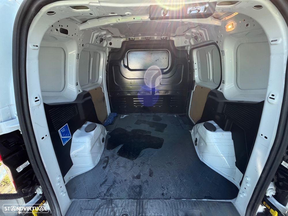 Ford Transit Courier - 17