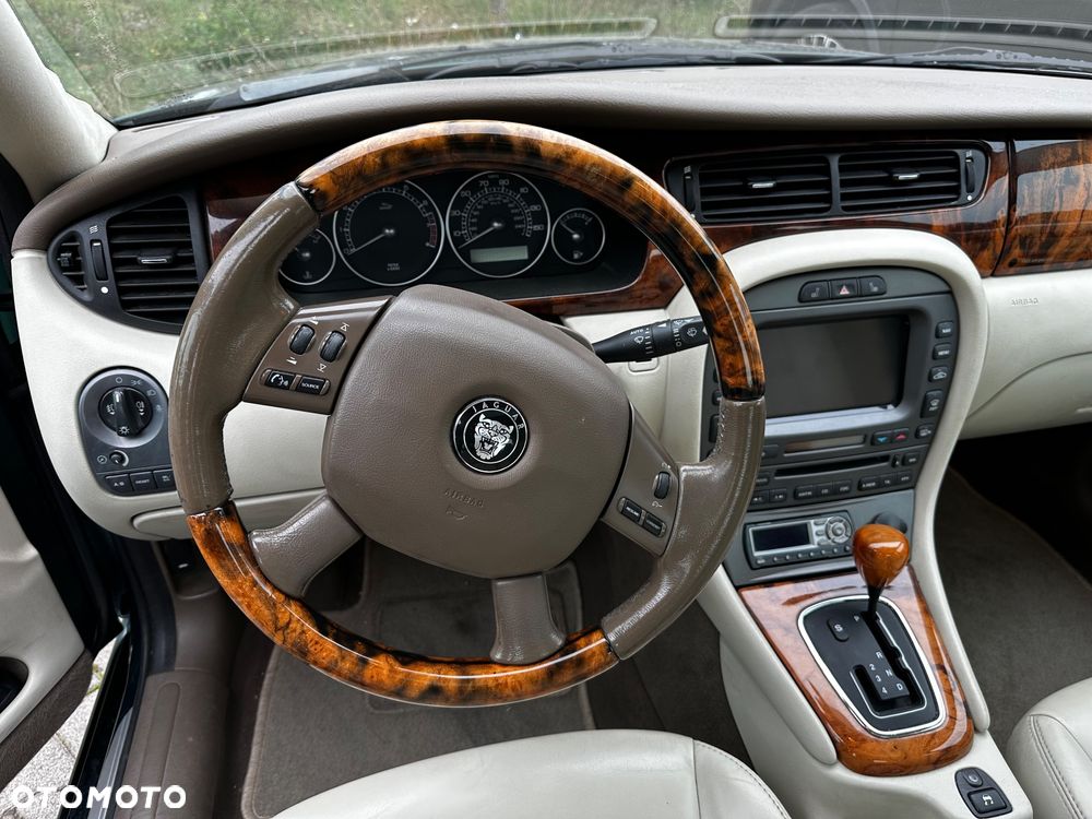 Jaguar X-Type 3.0 V6 4x4 Executive - 9