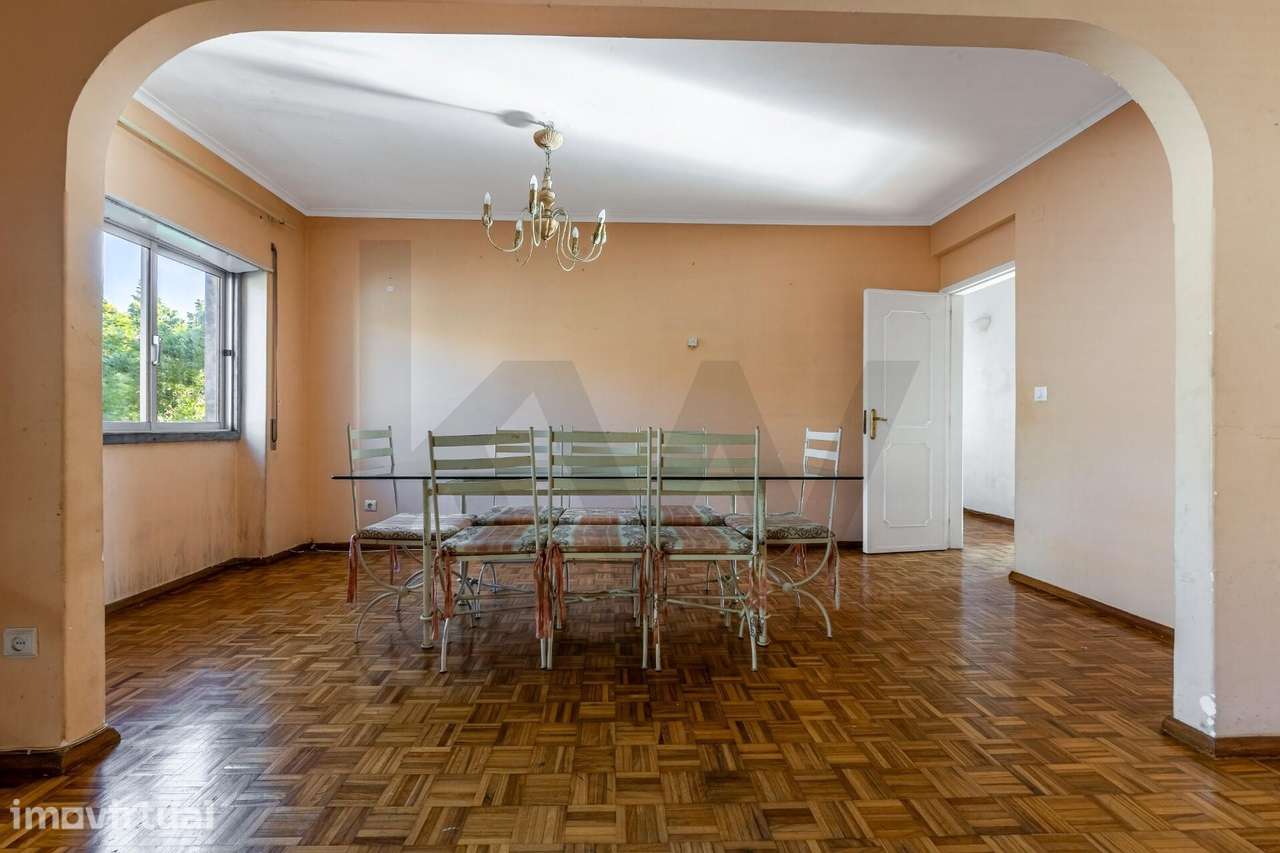 T3 no Bairro da Terplana: 107 m2 com varanda, Arrecadação,para Remodel - Grande imagem: 4/29