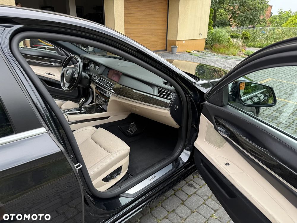 BMW Seria 7 740d - 29