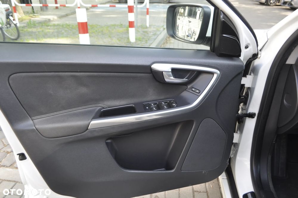 Volvo XC 60 D4 Drive-E Summum - 10