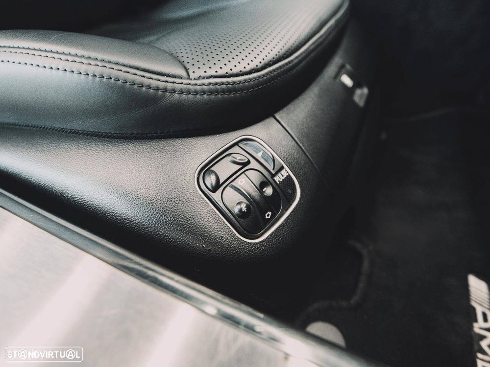 Mercedes-Benz SL 63 AMG Standard - 10