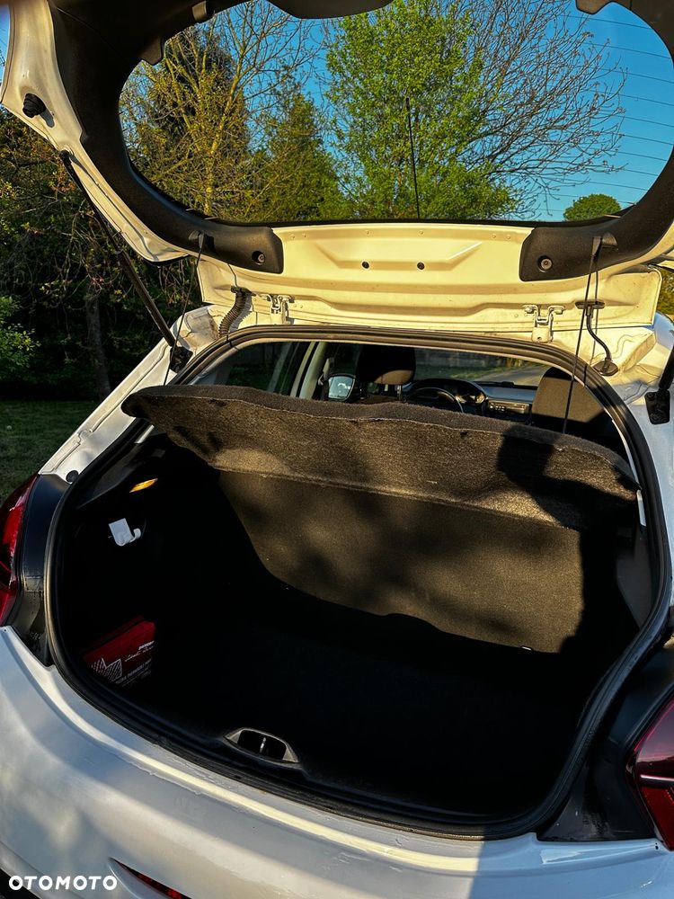 Peugeot 208 - 15
