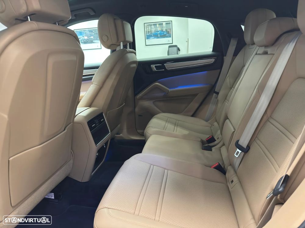 Porsche Cayenne Coupé E-Hybrid Platinum Edition - 27