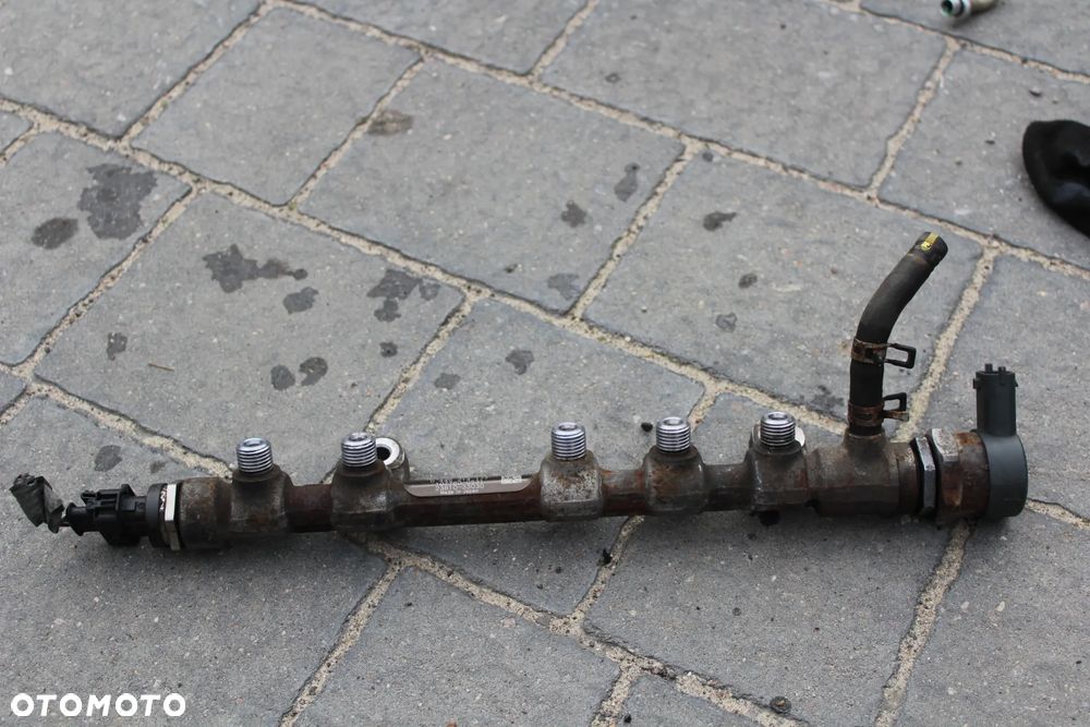 LISTWA WTRYSKOWA YARIS II LIFT  AURIS COROLLA E15 1.4 D4D 23810-33030