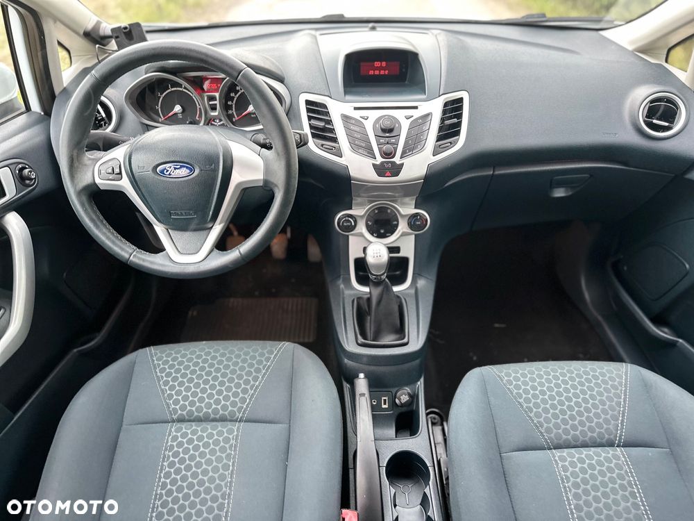 Ford Fiesta - 24