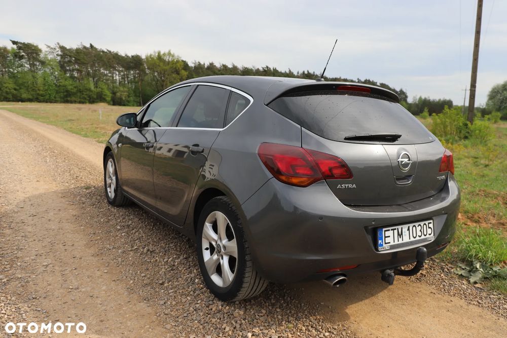 Opel Astra 1.6 T Cosmo - 2