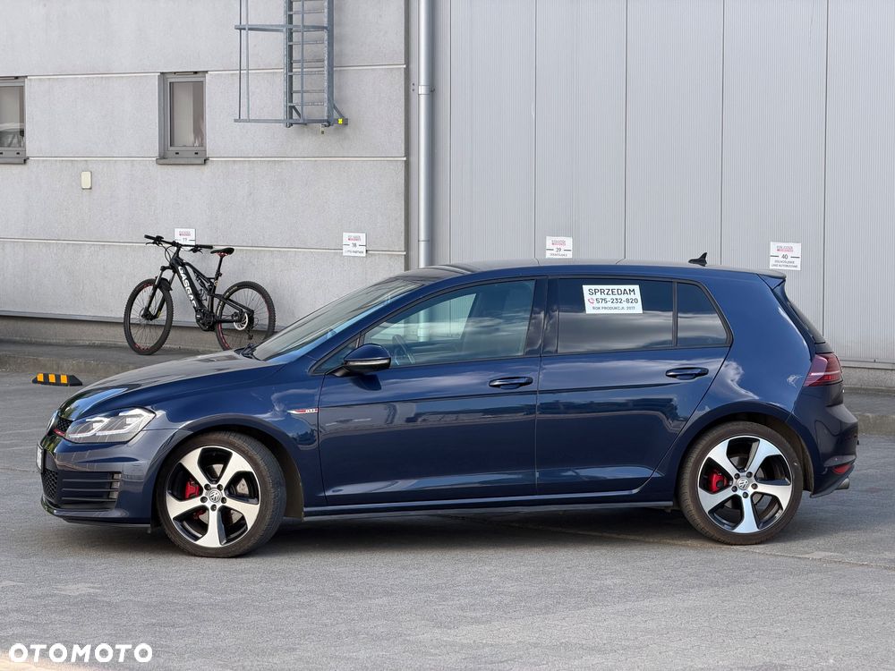 Volkswagen Golf - 8