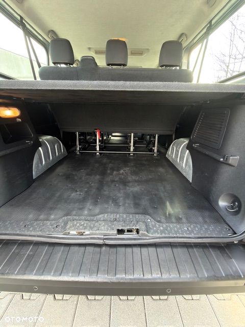 Renault Trafic Grand 1.6 dCi - 11