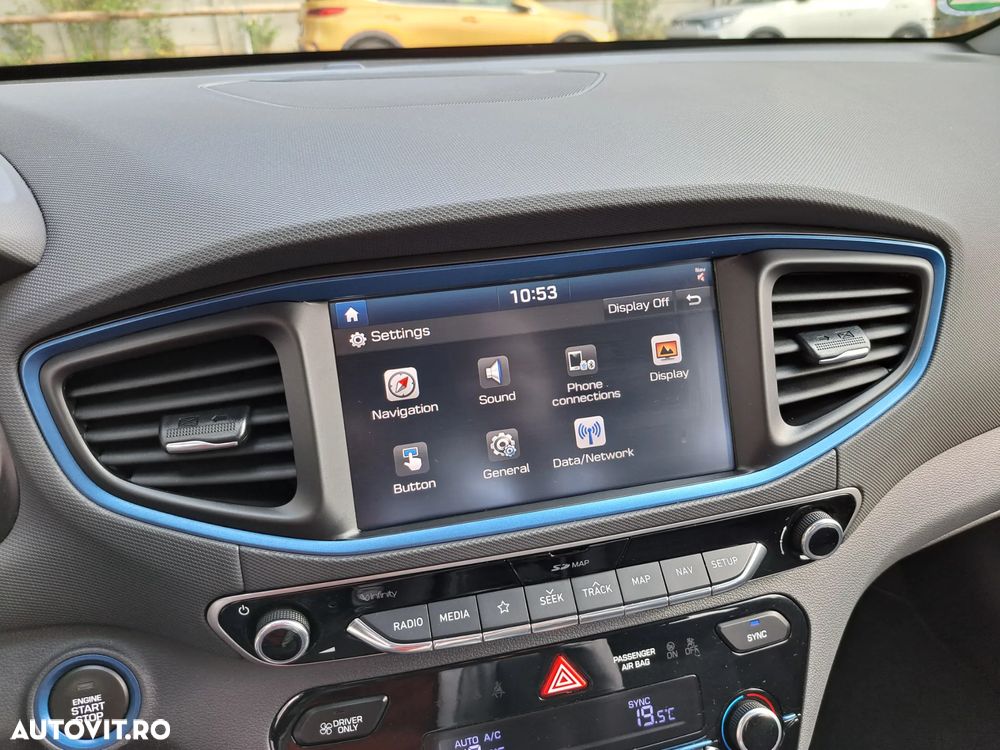 Hyundai IONIQ - 13