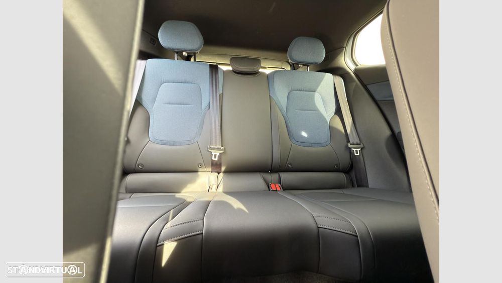 Volvo EX30 69 kWh Single Motor Extended Range Plus - 17