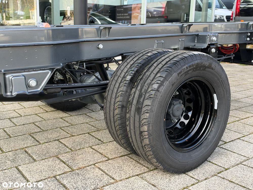 Mercedes-Benz Sprinter - 29