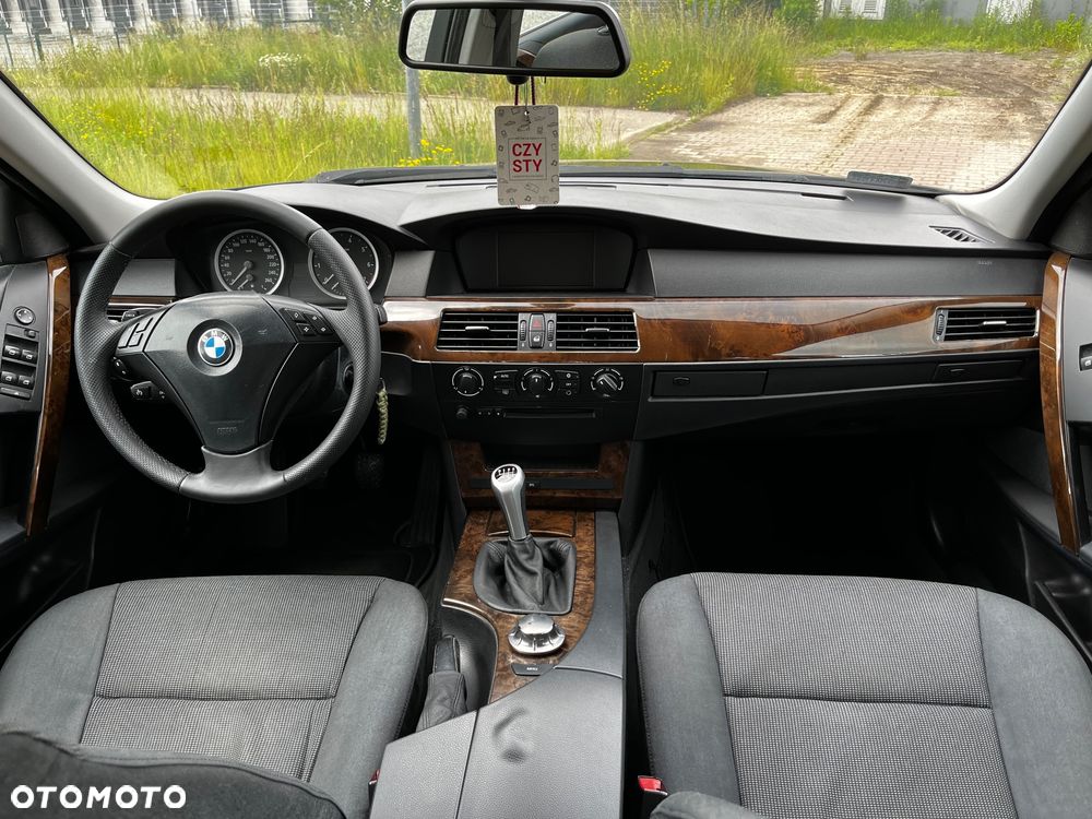 BMW Seria 5 523i - 22