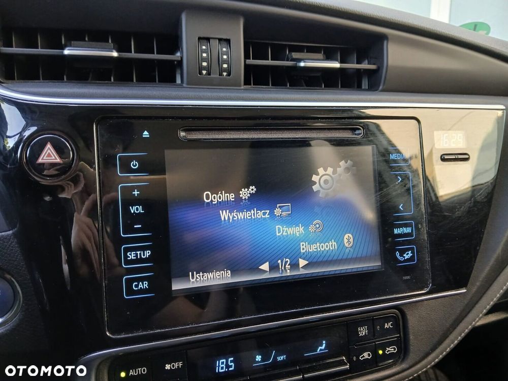 Toyota Auris Hybrid 135 Premium - 18