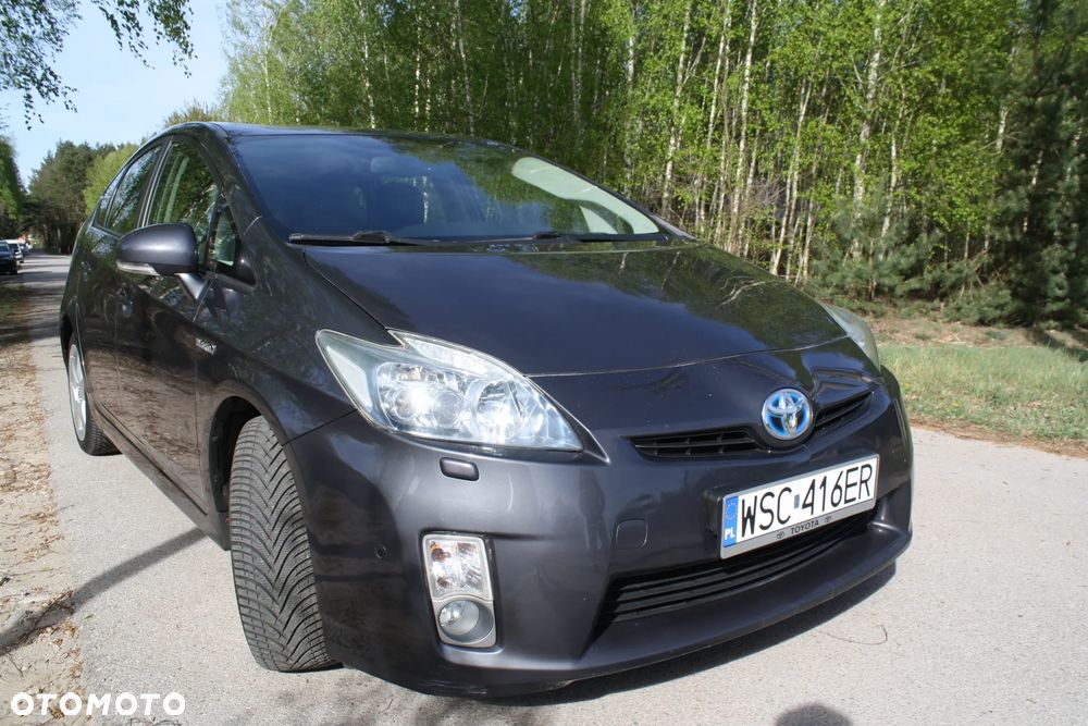 Toyota Prius (Hybrid) Executive - 12