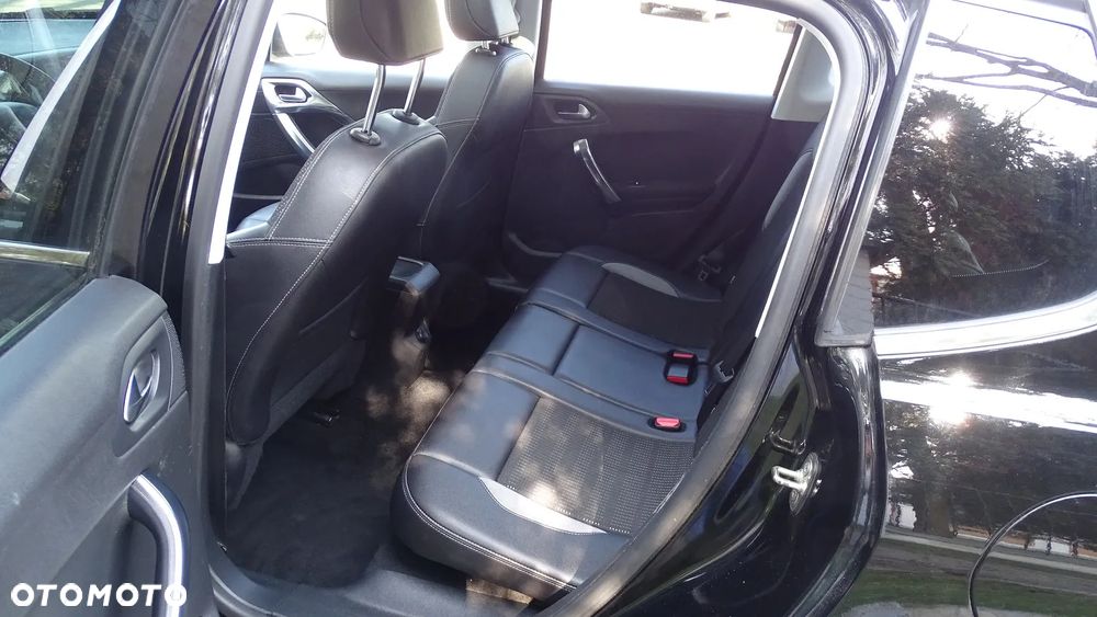 Peugeot 2008 e-HDi FAP 92 STOP & START Active - 14