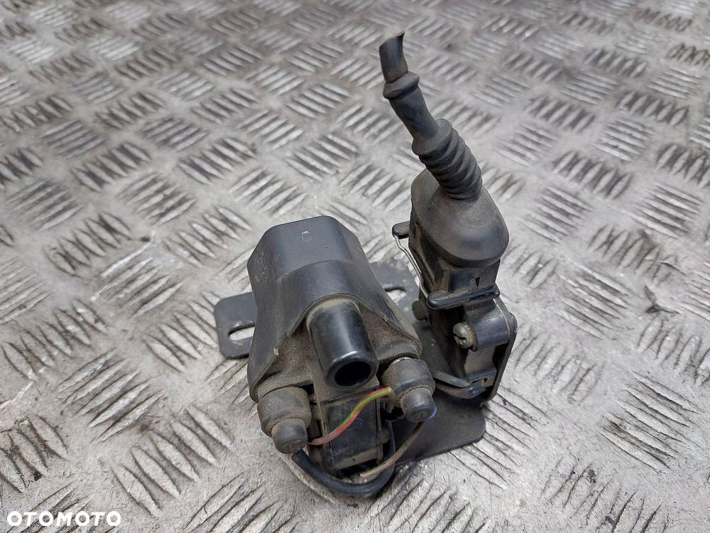 CEWKA ZAPŁONOWA AUDI 80 B4  2.0 8V 8A0905105 - 1