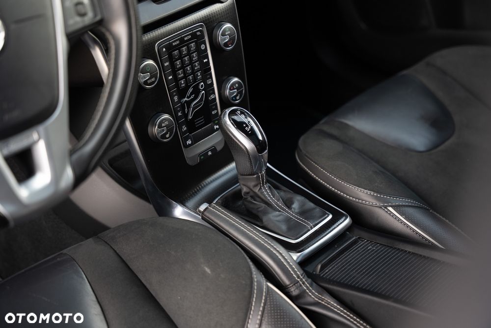 Volvo V40 T3 Geartronic RDesign - 28