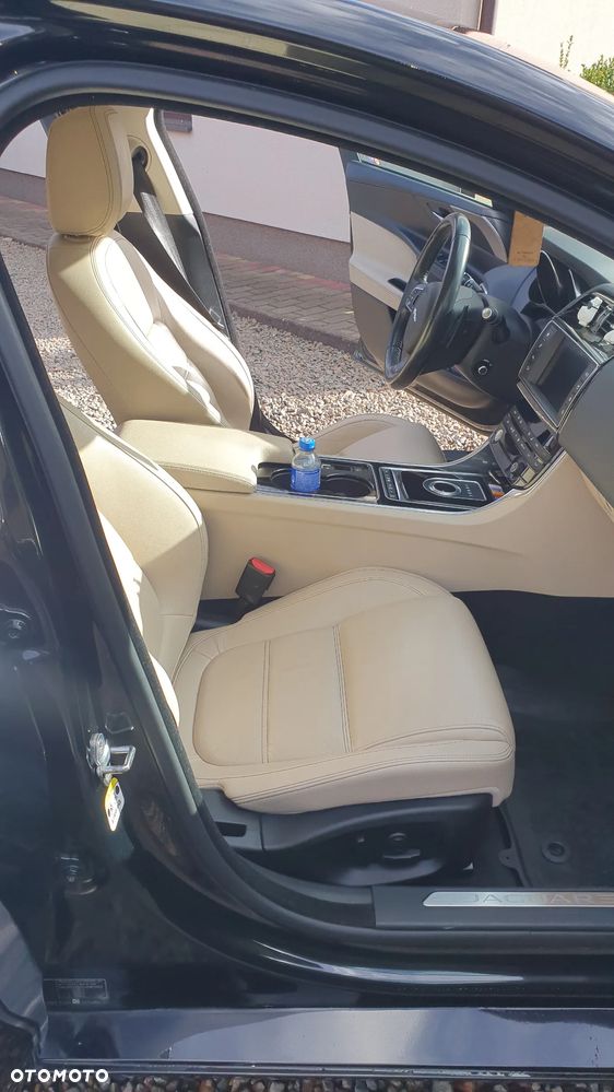 Jaguar XE 2.0 D Prestige - 20