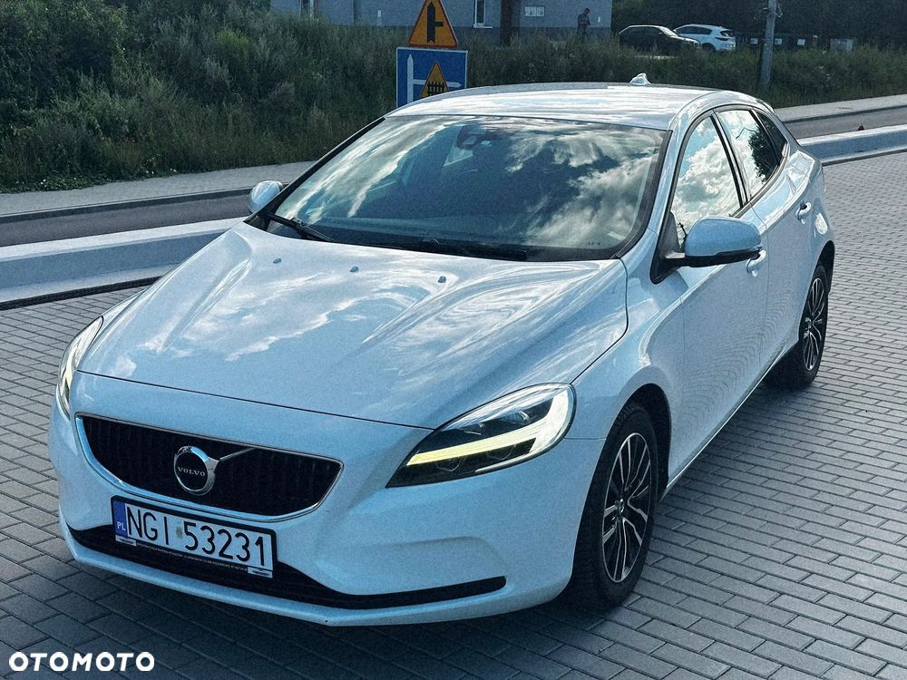 Volvo V40 D2 Momentum - 1