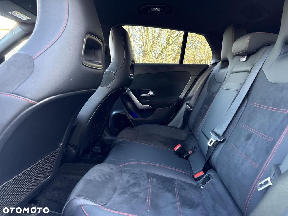 Mercedes-Benz CLA - 13