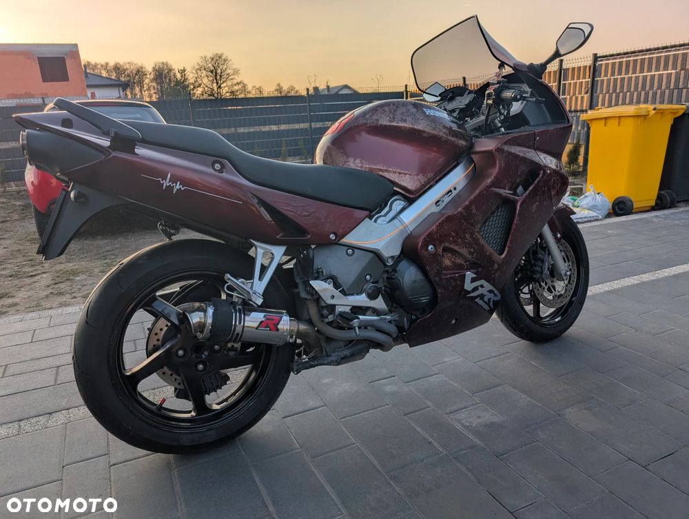 Honda VFR - 2