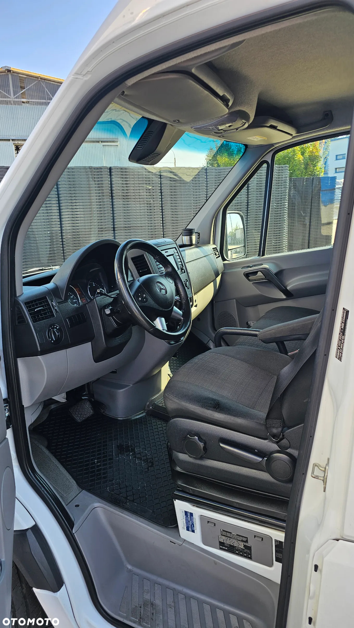 Mercedes-Benz SPRINTER 319 - 6
