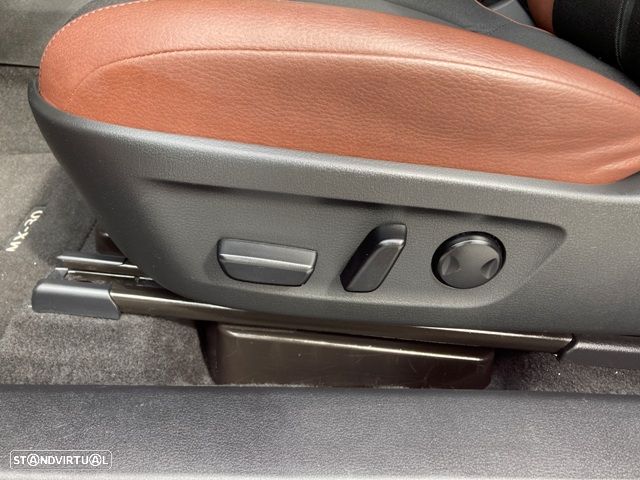 Mazda MX-30 e-SKYACTIV EXCLUSIVE-LINE - 32