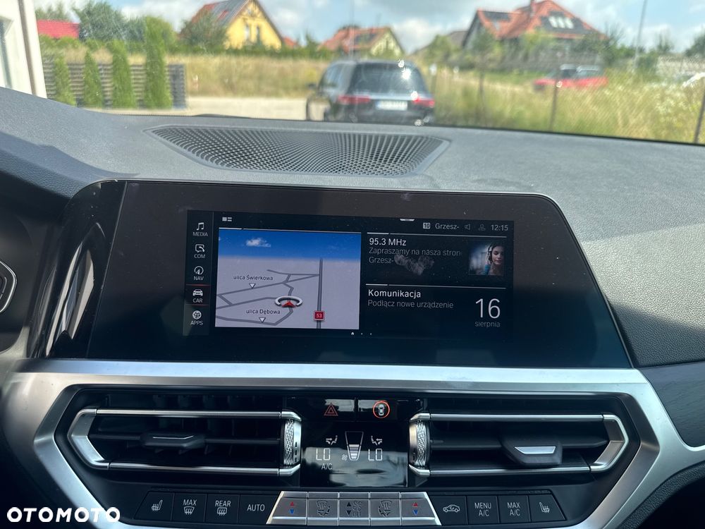 BMW Seria 3 330i xDrive - 22