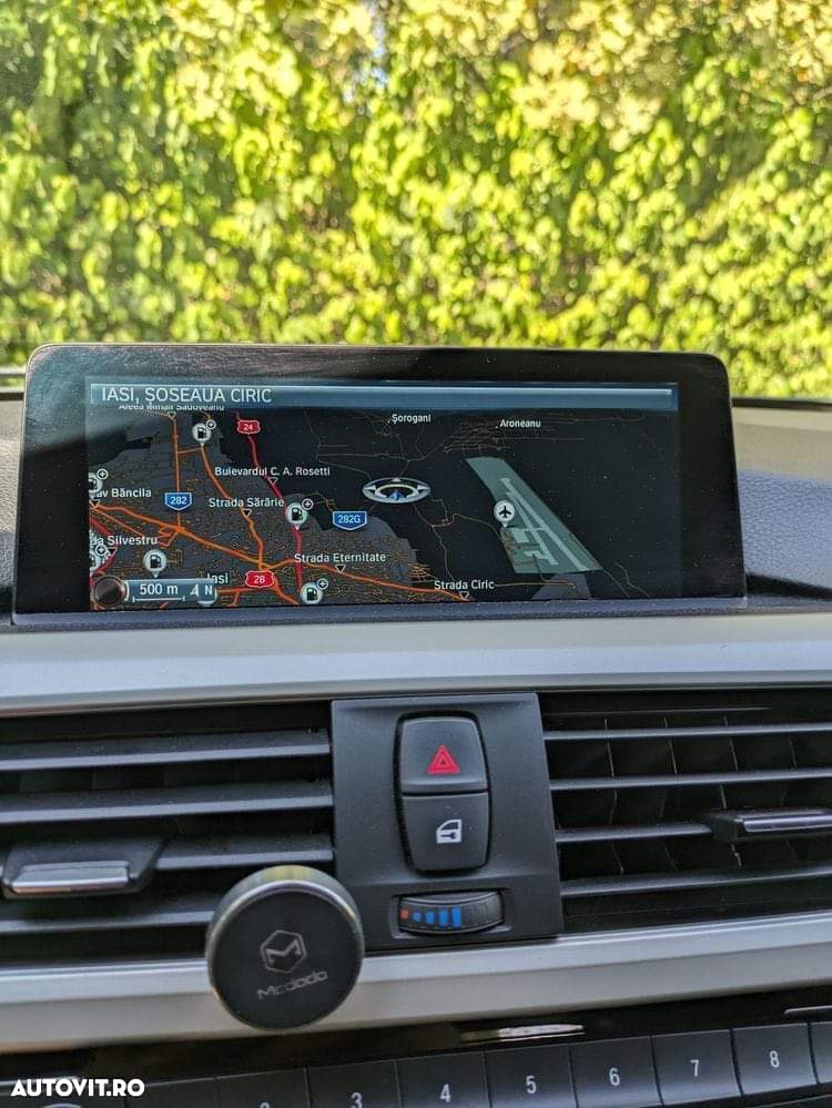 BMW Seria 3 318d Touring Aut. Advantage - 14
