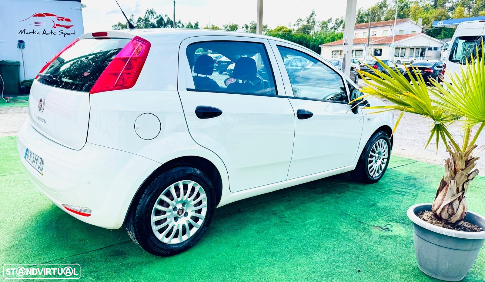 Fiat Punto 1.3 M-Jet Lounge S&S - 10