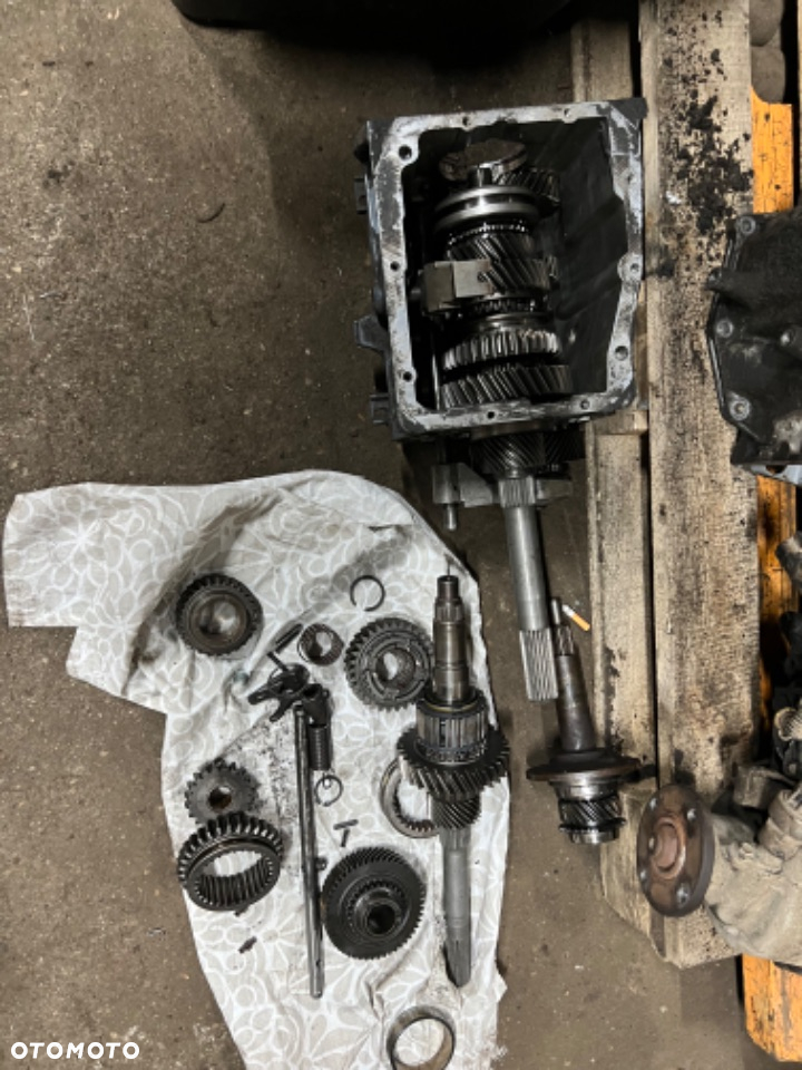 Bieg wsteczny ssangyong musso daewoo 2.9 - 6