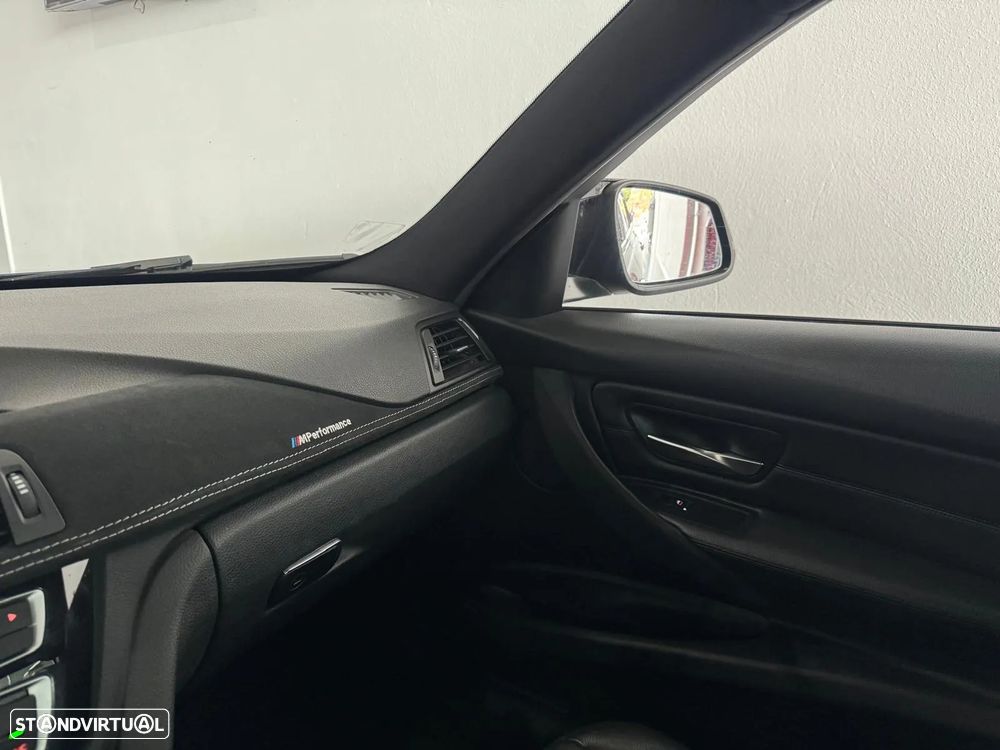 BMW 330 e iPerformance Pack M - 25