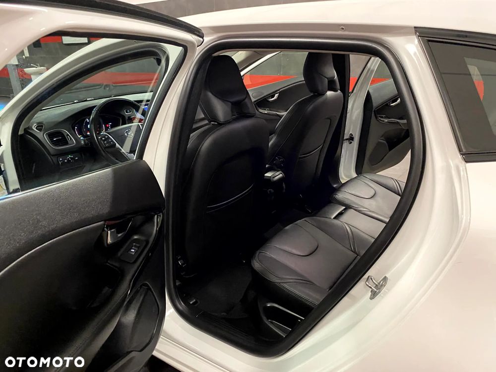 Volvo V40 D3 Drive-E SCR Momentum - 20