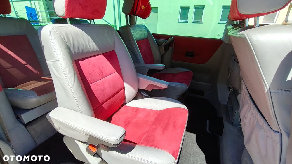 Volkswagen Caravelle - 16