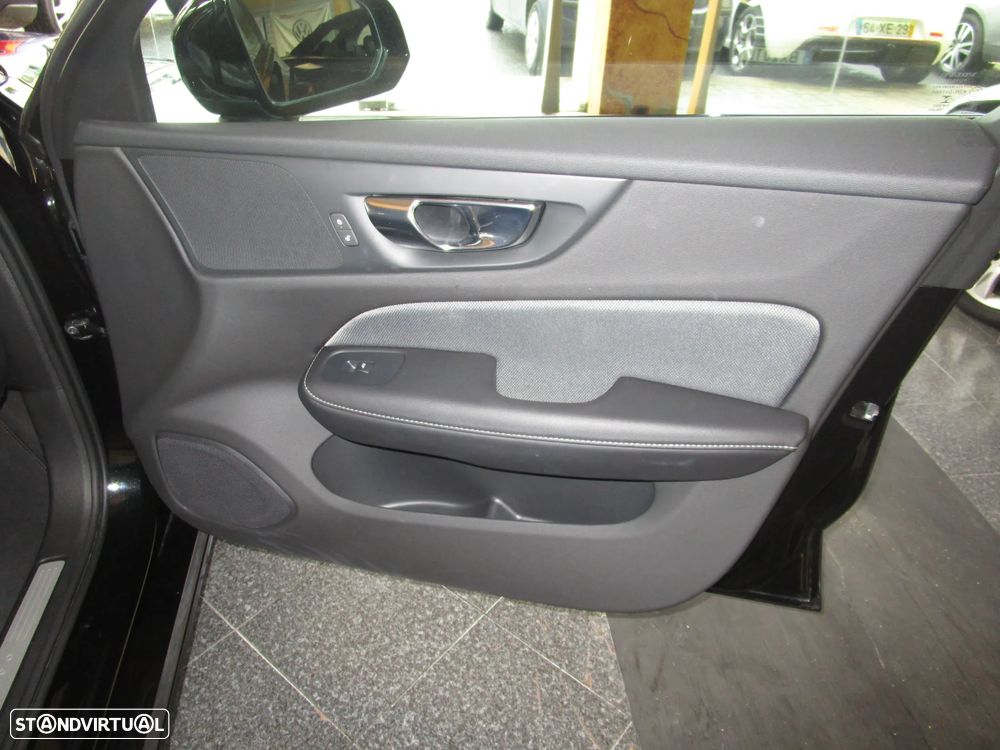 Volvo V60 2.0 D4 R-Design Geartronic - 20