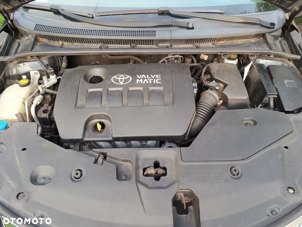 Toyota Avensis 1.6 Luna - 19