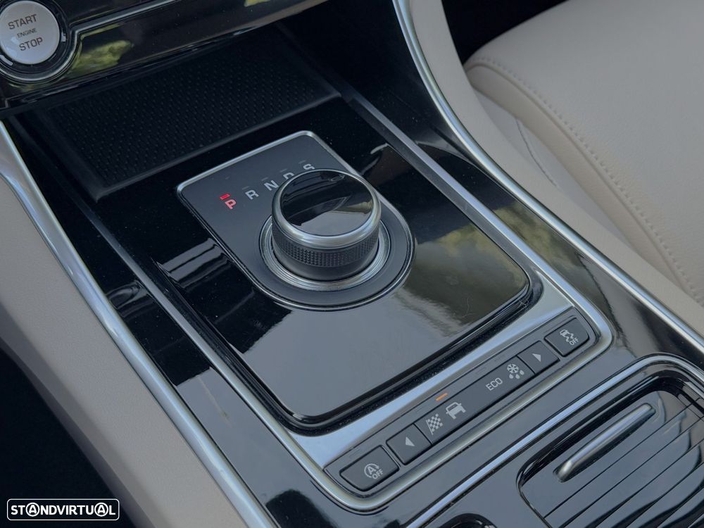 Jaguar XE 2.0 D Prestige Aut. - 33