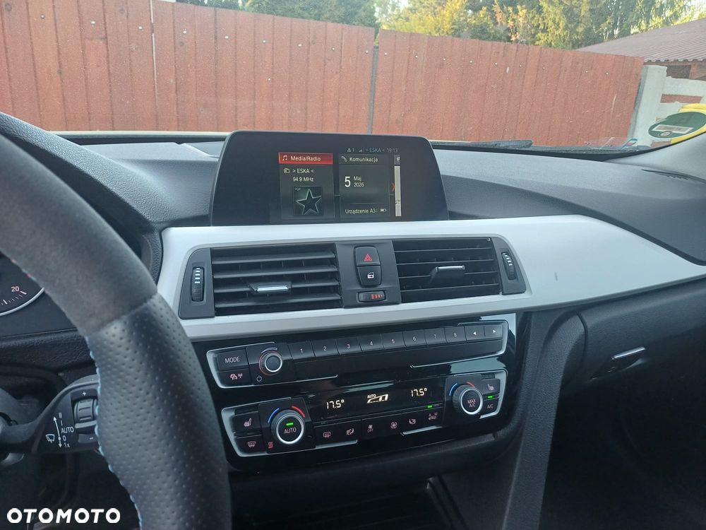 BMW Seria 3 318i Sport Line - 19