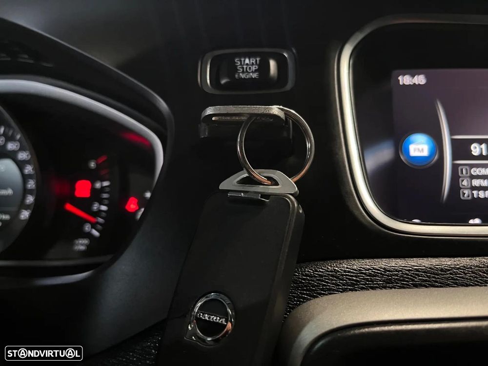 Volvo V40 - 25