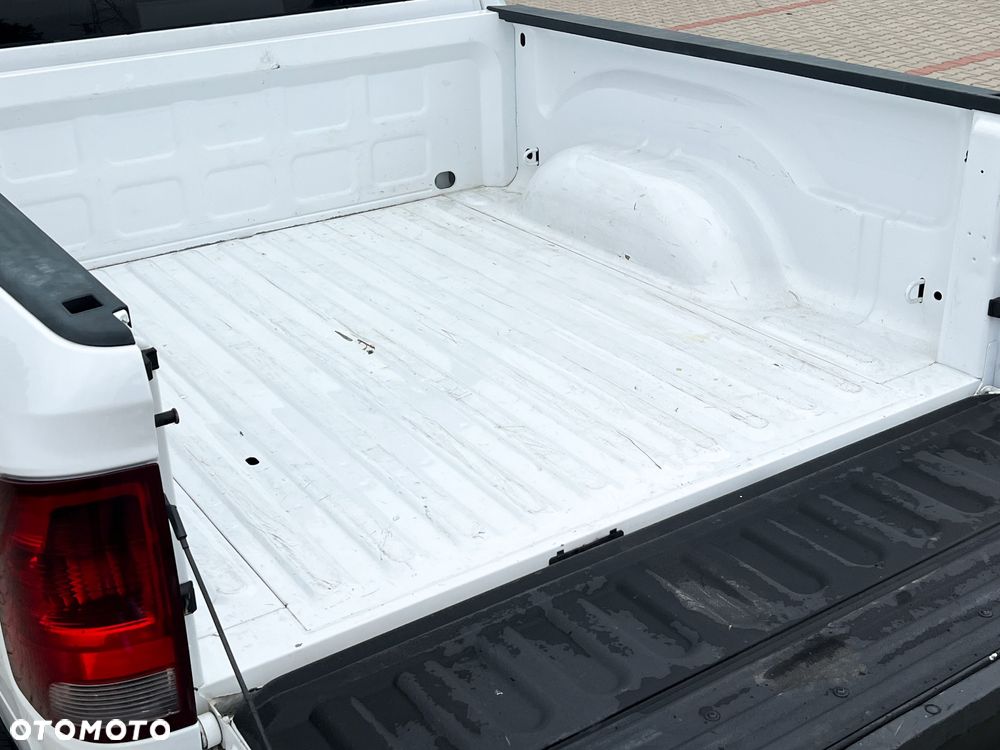 Dodge RAM - 8