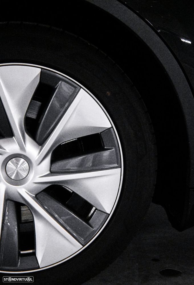 Tesla Model Y Long Range Dual Motor AWD - 13