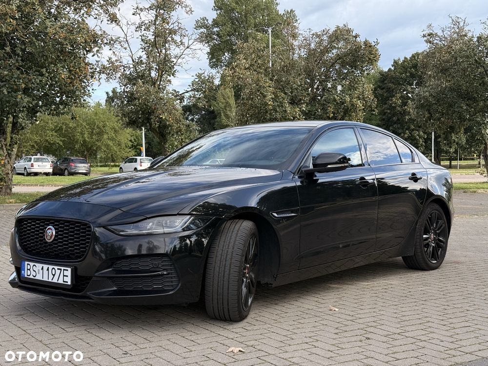 Jaguar XE - 1